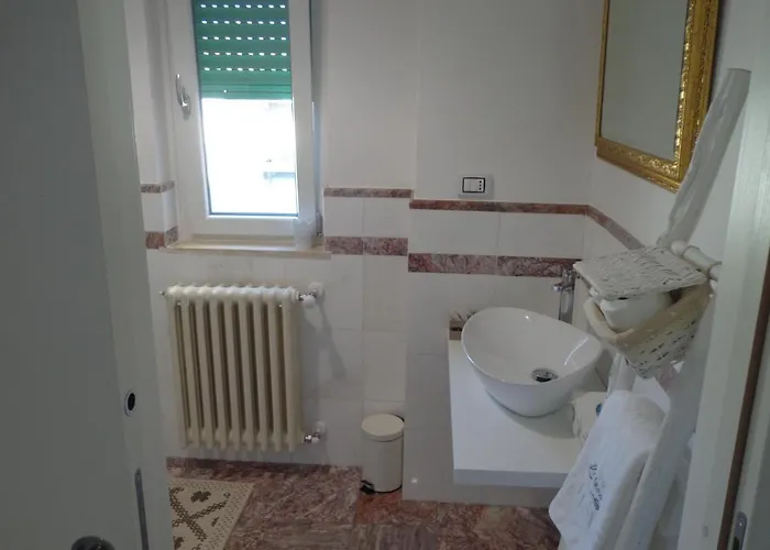 לינה וארוחת בוקר L'aurora 4*